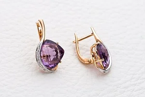 Серьги из красного золота с 2 аметистами и 6 фианитами