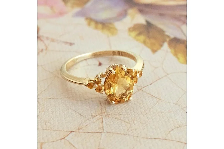 Кольцо из жёлтого золота с 7 цитринами