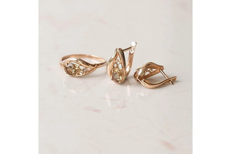 Кольцо из красного золота с 2 султанитами