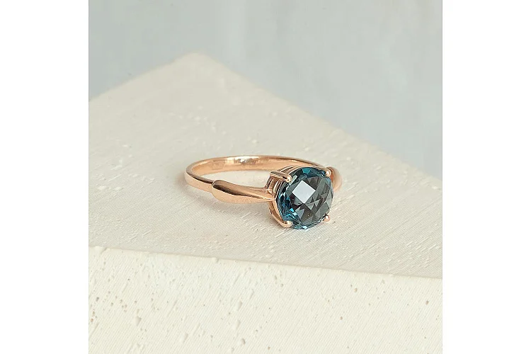 Кольцо из красного золота с топазом лондон