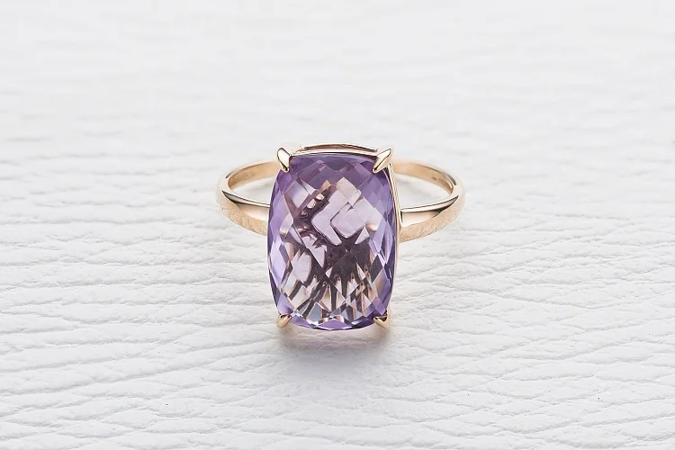Кольцо из красного золота с аметистом