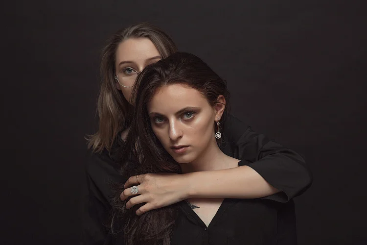 Кольцо Круг из красного золота с 95 фианитами