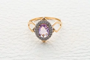 Кольцо из красного золота с аметистом и 22 фианитами