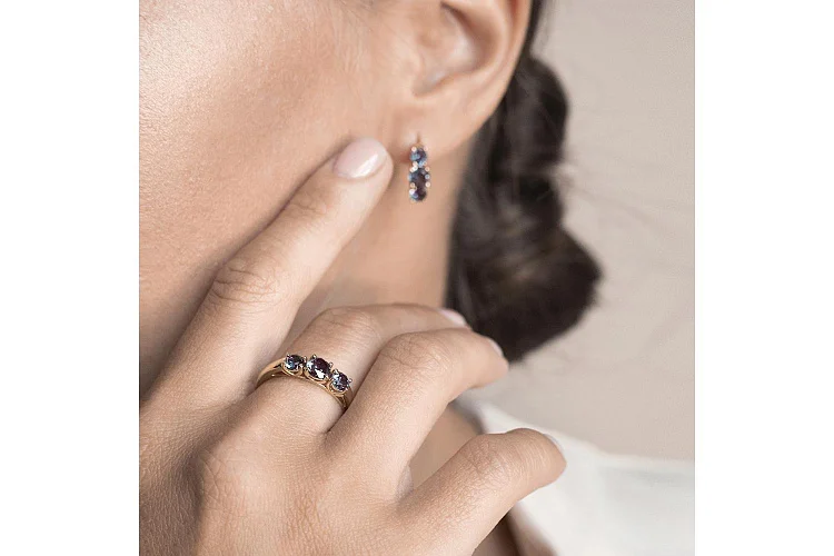 Кольцо из красного золота с 3 александритами