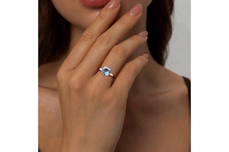 Кольцо из красного золота с топазом sky