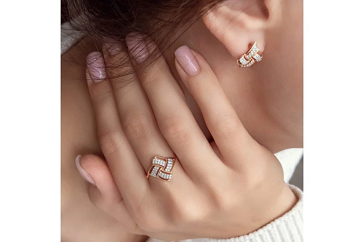 Серьги из красного золота с 80 фианитами