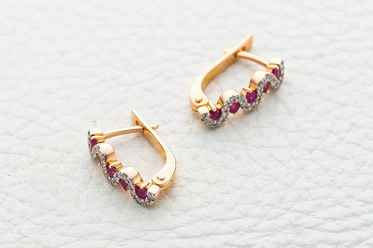 Серьги Дорожки из красного золота с 10 рубинами и 36 бриллиантами