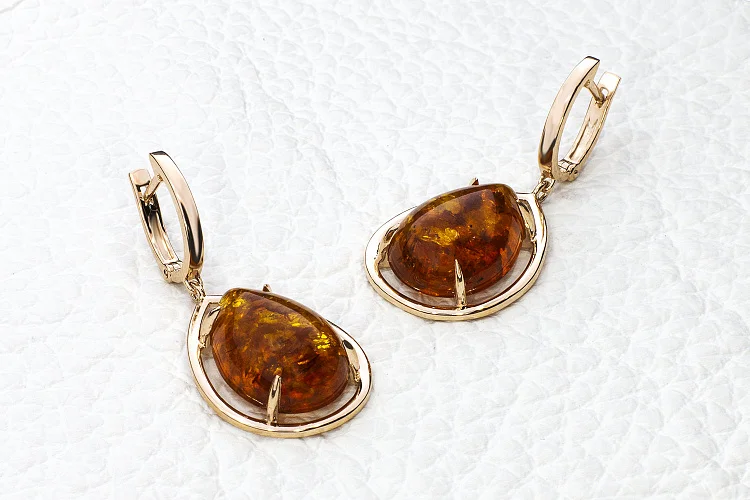 Серьги из красного золота с янтарём