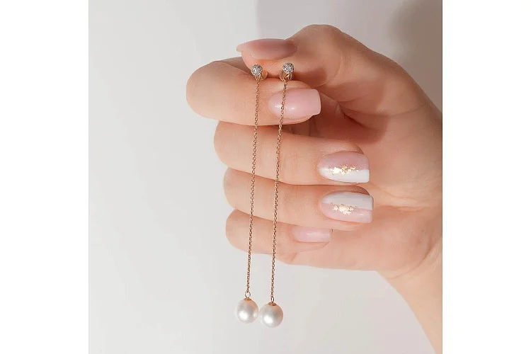 Серьги-пусеты из красного золота с 2 жемчужинами и 14 бриллиантами