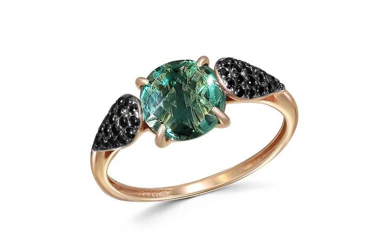 Кольцо из красного золота с кварцем и 34 фианитами