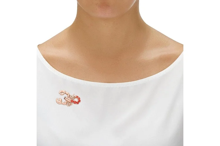 Брошь Скорпион из красного золота с 8 фианитами