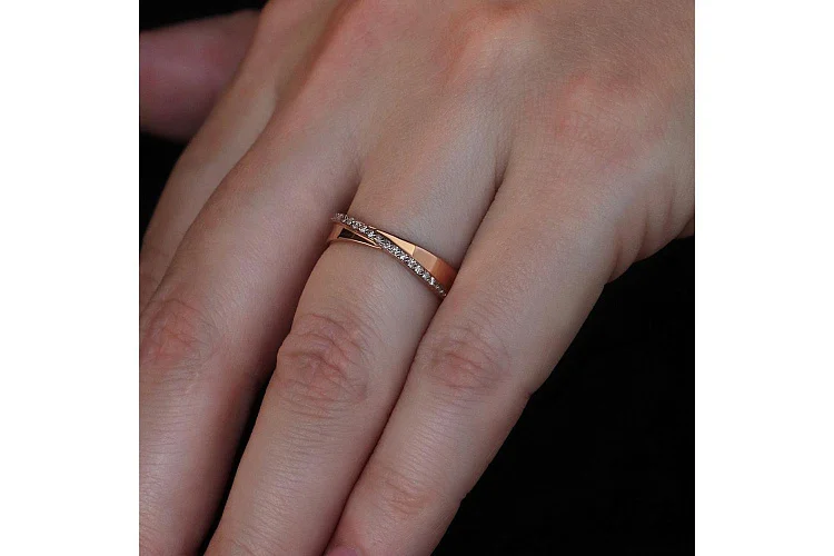 Кольцо Дорожка из красного золота с 17 бриллиантами