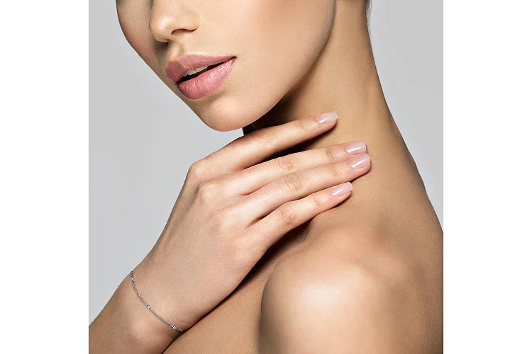 Браслет из белого золота с 3 бриллиантами