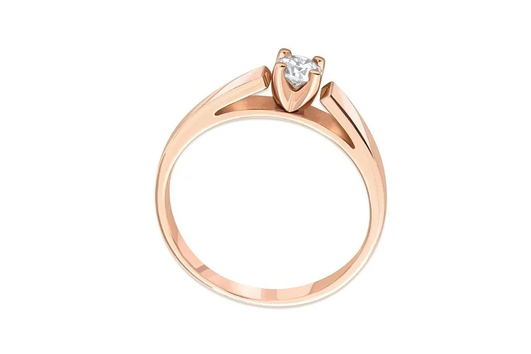 Кольцо из красного золота с бриллиантом