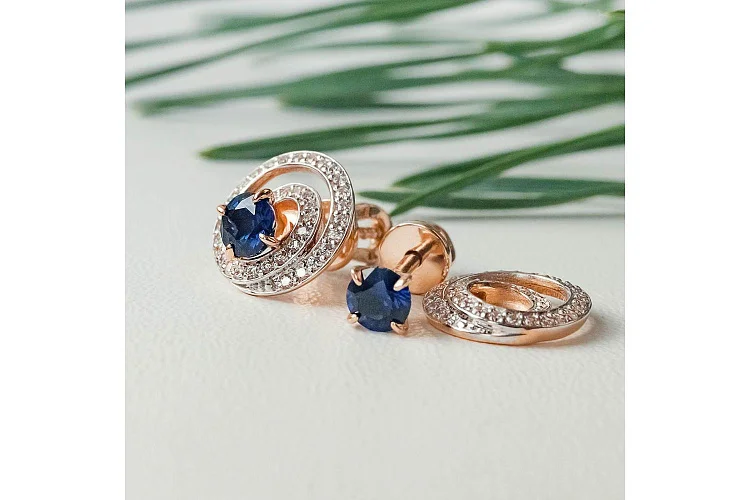 Серьги-пусеты из красного золота с 2 корундами и 72 фианитами