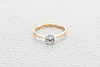 Кольцо из красного золота с кристаллом swarovski