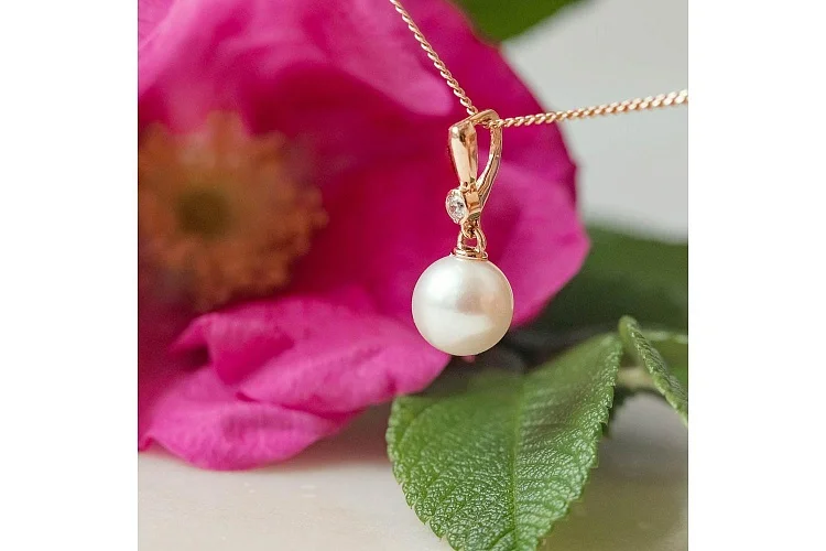 Подвеска из красного золота с жемчугом и фианитом