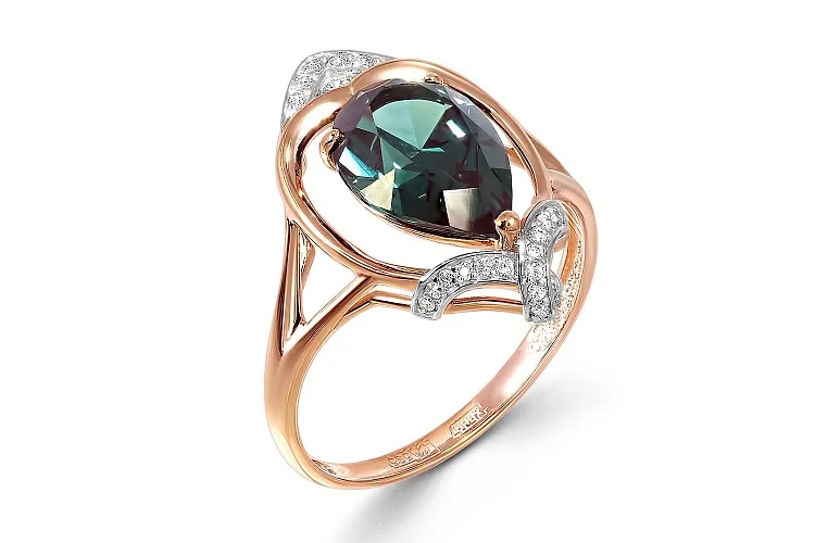 Кольцо из красного золота с александритом и 23 фианитами