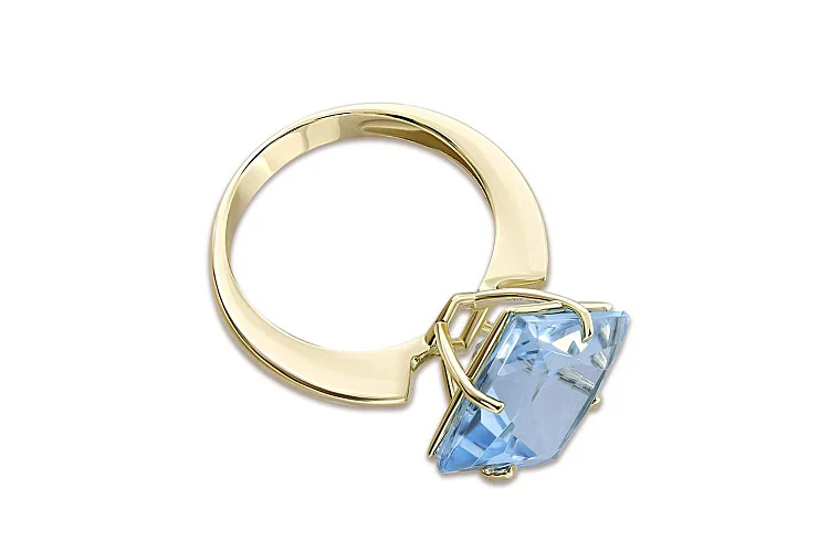Кольцо из жёлтого золота с топазом sky