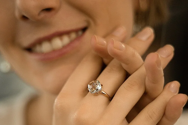 Кольцо из красного золота с аметистом