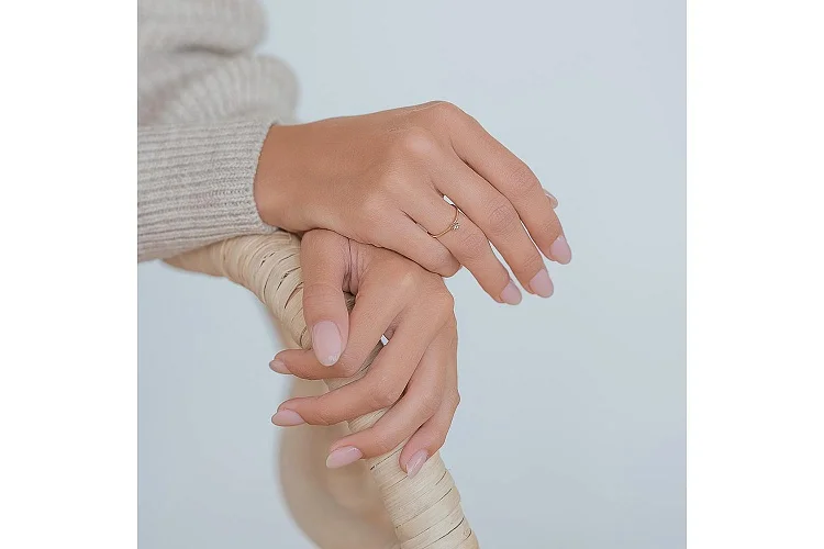 Кольцо из красного золота с бриллиантом