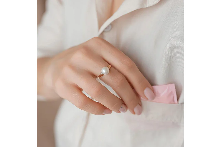 Кольцо из красного золота с жемчугом