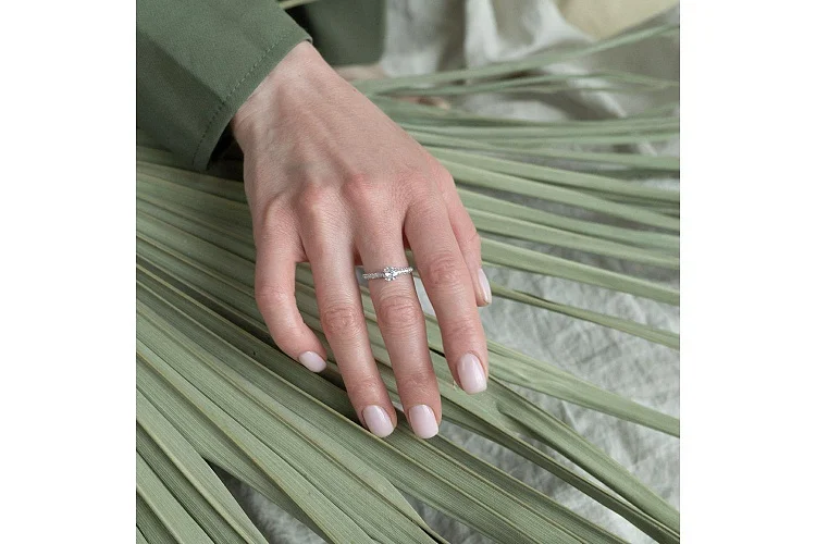 Кольцо из белого золота с 51 фианитами