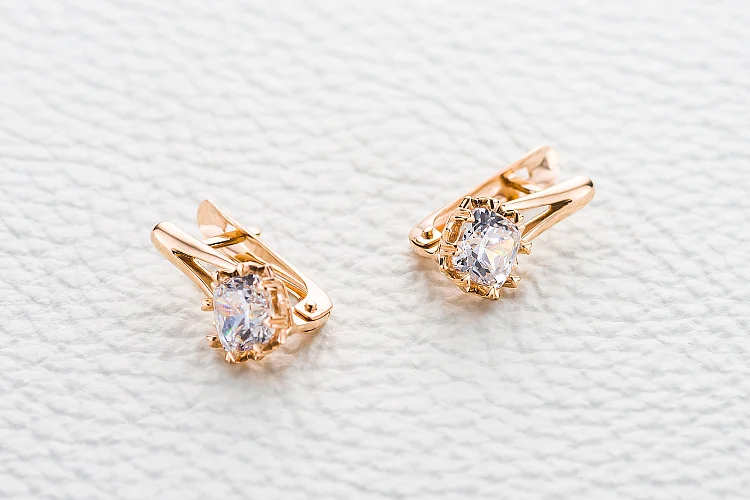Серьги из красного золота с 2 кристаллами swarovski