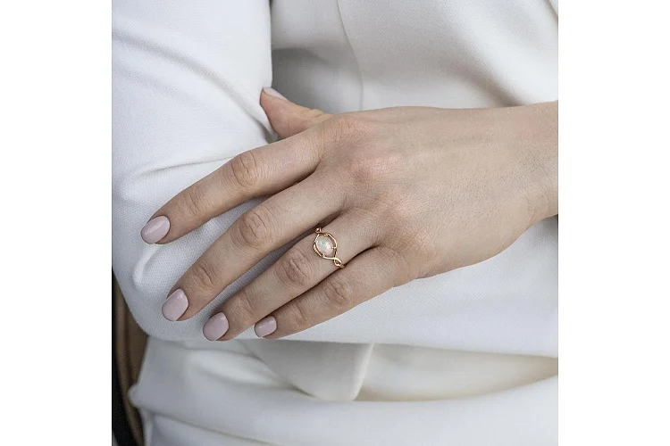 Кольцо из красного золота с опалом