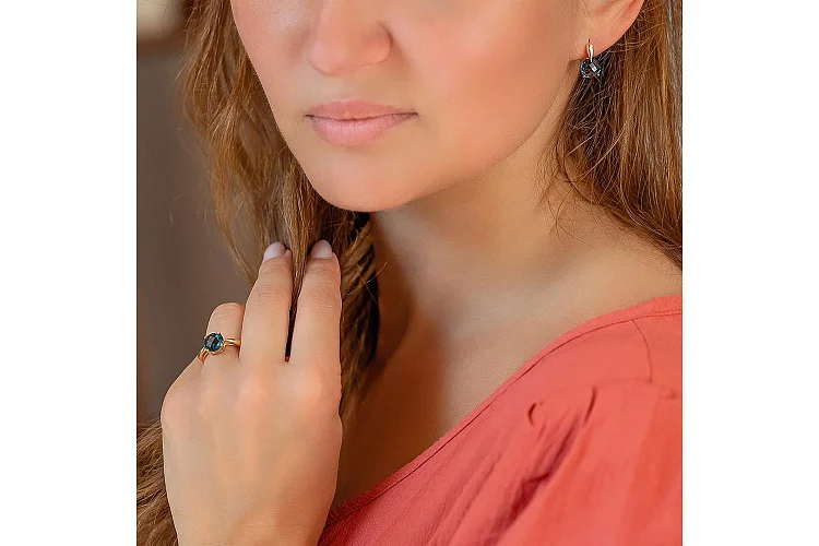 Кольцо из красного золота с топазом лондон