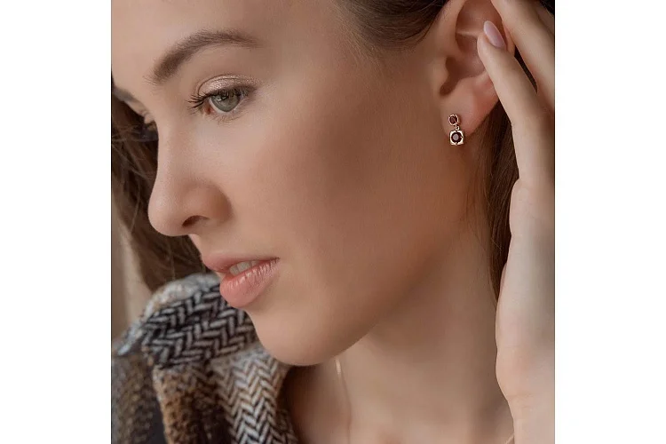 Серьги-пусеты Квадраты из красного золота с 4 гранатами