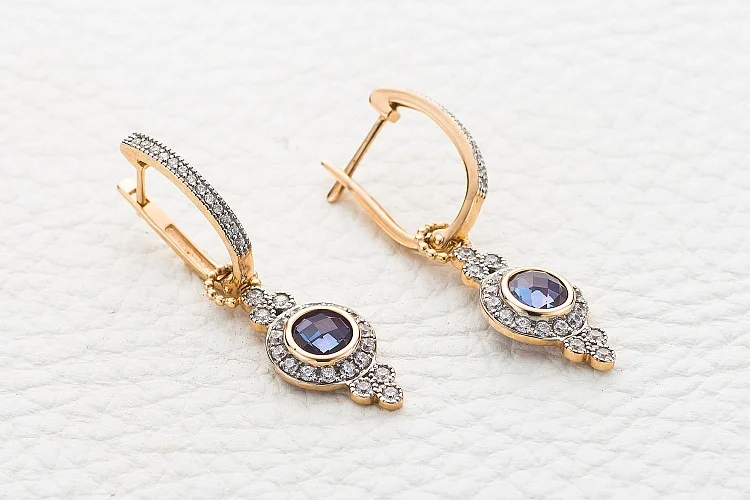 Серьги-трансформеры из красного золота с 2 александритами и 66 фианитами