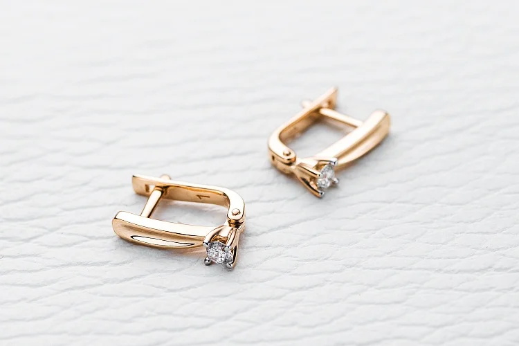 Серьги из красного золота с 2 бриллиантами