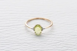 Кольцо из красного золота с хризолитом и 6 фианитами