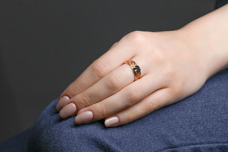 Кольцо из красного золота с топазом лондон