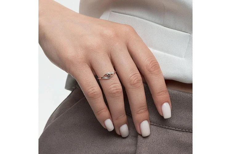 Кольцо из красного золота с раухтопазом и 8 фианитами