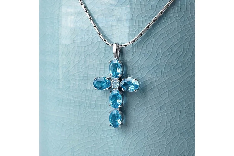 Крест из белого золота с 6 топазами swiss