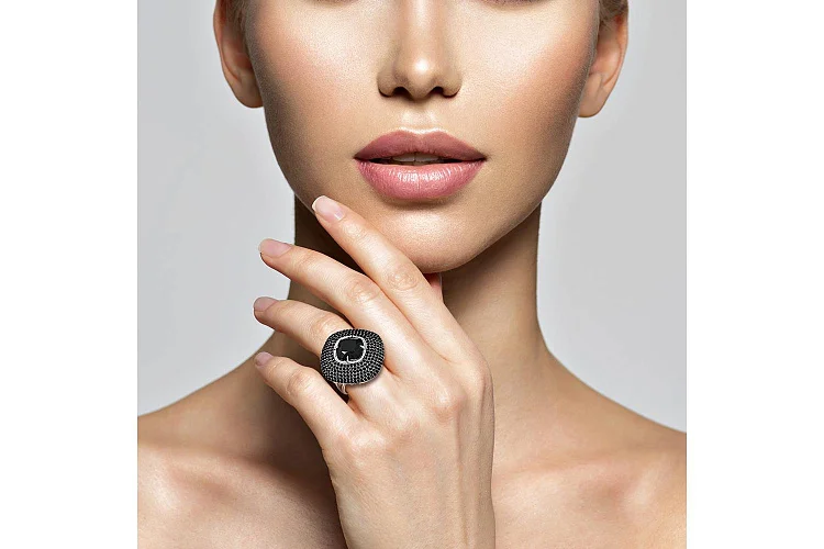 Кольцо из красного золота с агатом и 292 фианитами