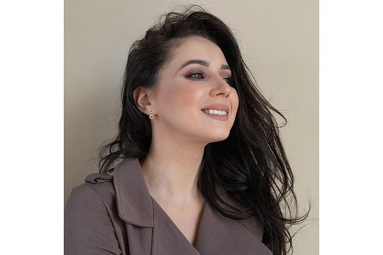 Серьги из красного золота с 2 цитринами и 32 фианитами