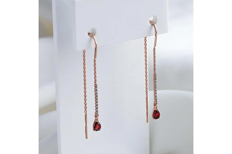 Серьги-продёвки Дорожки из красного золота с 2 гранатами и 20 фианитами
