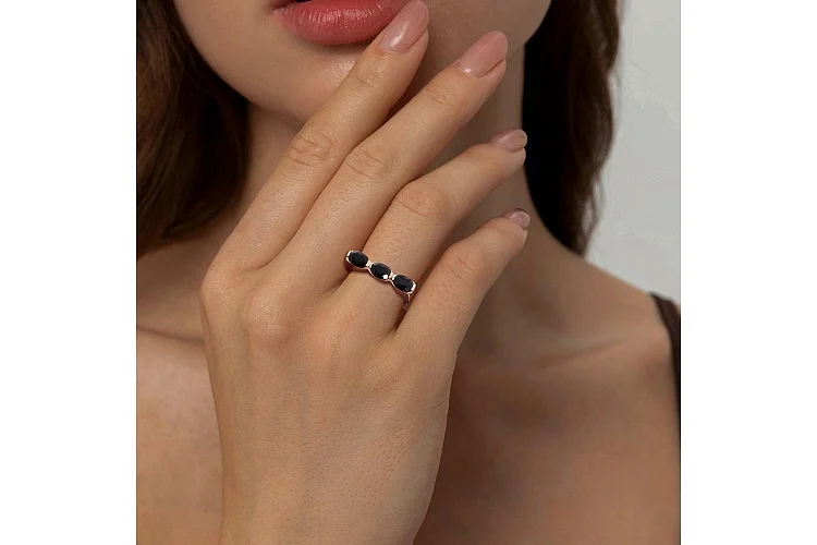 Кольцо из красного золота с 3 агатами