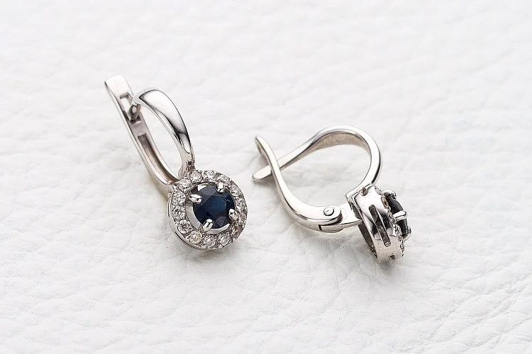 Серьги из белого золота с 2 сапфирами и 28 бриллиантами