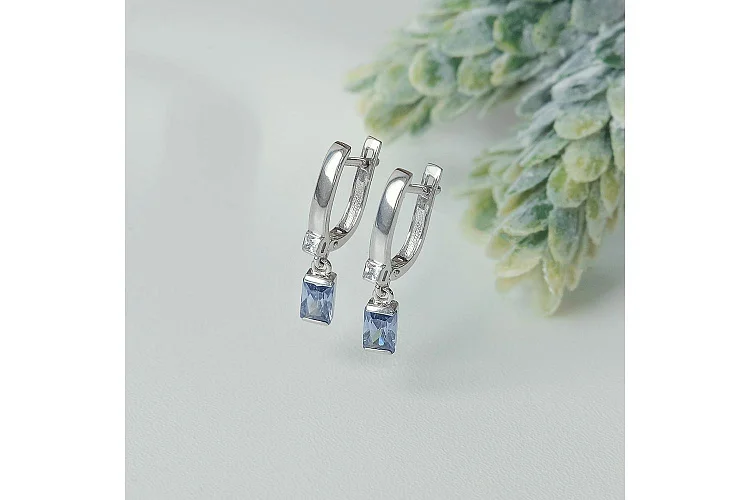 Серьги из белого золота с 4 фианитами
