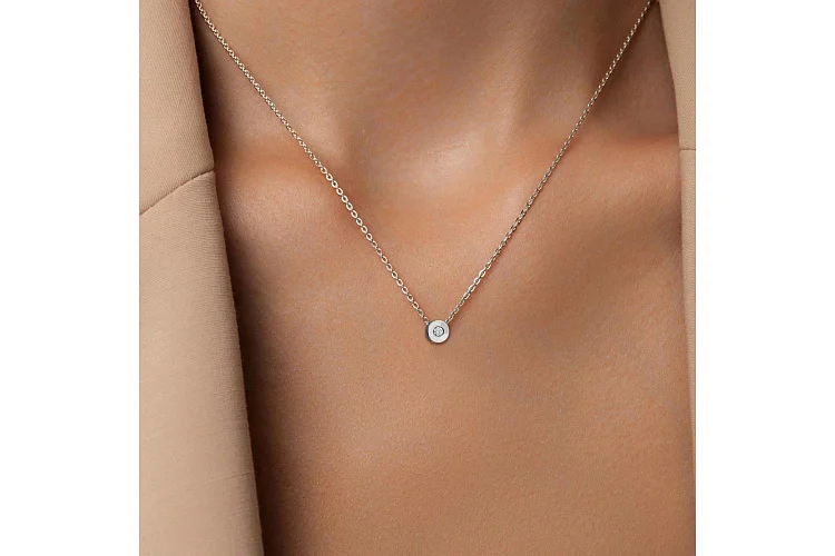 Подвеска Круг из белого золота с выращенным бриллиантом