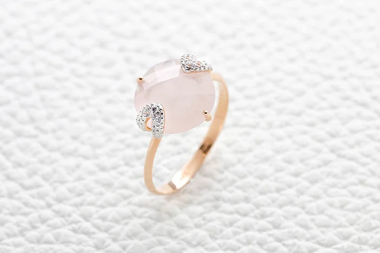 Кольцо из красного золота с кварцем и 6 фианитами