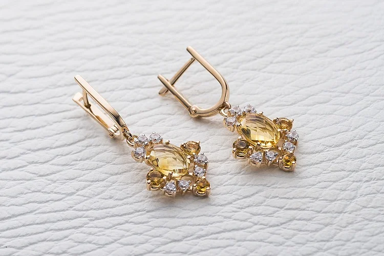 Серьги из красного золота с 8 цитринами и 14 фианитами