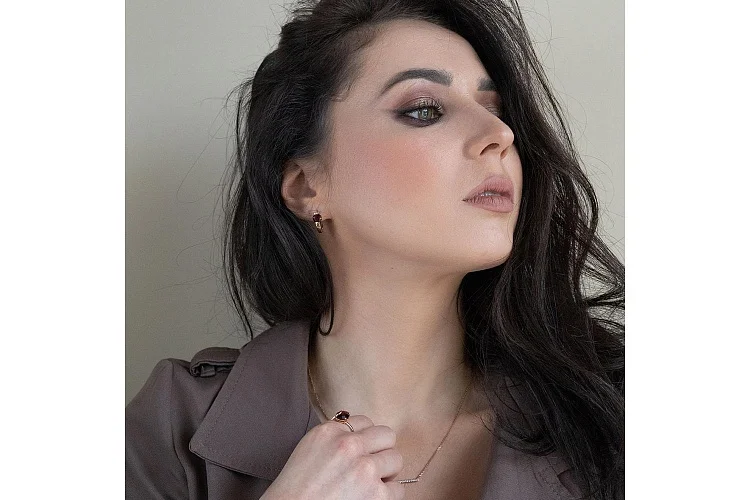 Серьги из красного золота с 2 гранатами