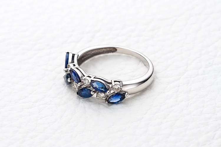 Кольцо из белого золота с 6 сапфирами и 6 бриллиантами