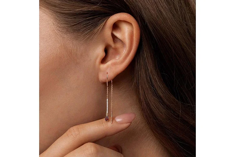 Серьги-продёвки Дорожки из красного золота с 2 гранатами и 20 фианитами