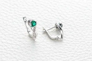 Серьги из белого золота с 2 изумрудами и 12 бриллиантами